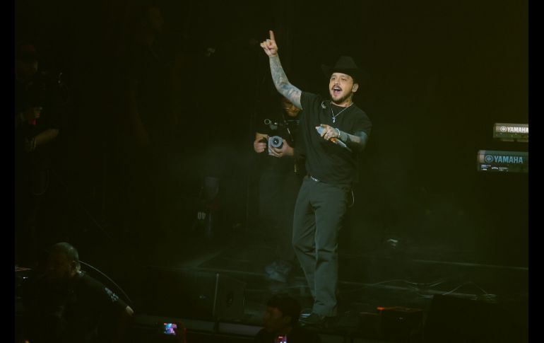 Con un Auditorio Telmex casi a reventar -pero sin el lleno total-, el cantante sinaloense dejó en claro una vez más el cariño desmedido que le tiene el público tapatío. EL INFORMADOR / A. Navarro