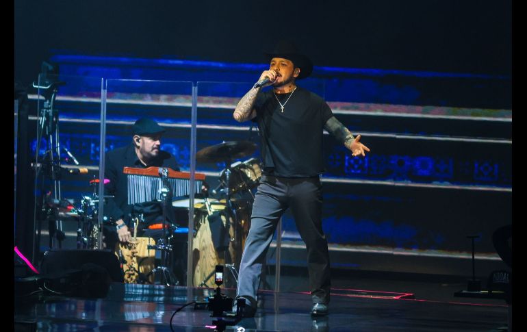 Con un Auditorio Telmex casi a reventar -pero sin el lleno total-, el cantante sinaloense dejó en claro una vez más el cariño desmedido que le tiene el público tapatío. EL INFORMADOR / A. Navarro