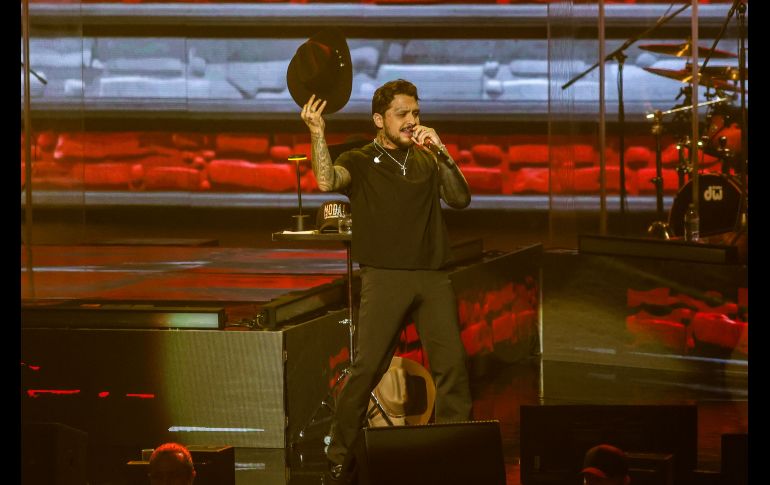 Con un Auditorio Telmex casi a reventar -pero sin el lleno total-, el cantante sinaloense dejó en claro una vez más el cariño desmedido que le tiene el público tapatío. EL INFORMADOR / A. Navarro