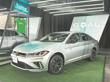 Jetta. El modelo se suma a la estética mundialista. ESPECIAL