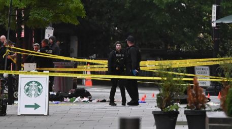 Agentes del Servicio Secreto de Estados Unidos respondieron a reportes de un hombre armado a las afueras de la Casa Blanca. AFP/ A. WROBLEWSKI.