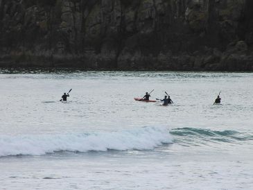 Los hechos ocurrieron la mañana de hoy, cuando diversos grupos de turistas en kayaks y tablas salieron a las 05:30 horas de las playas de Boca del Río con rumbo a la Isla de Sacrificios, donde los atrapó mal tiempo: vientos y oleajes fuertes. Unsplash