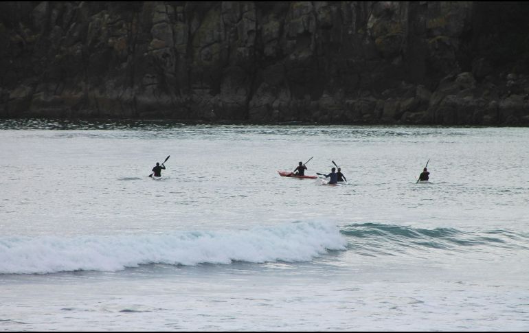 Los hechos ocurrieron la mañana de hoy, cuando diversos grupos de turistas en kayaks y tablas salieron a las 05:30 horas de las playas de Boca del Río con rumbo a la Isla de Sacrificios, donde los atrapó mal tiempo: vientos y oleajes fuertes. Unsplash