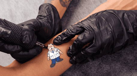 La reconocida cadena mexicana anunció una dinámica especial dirigida a las personas que tengan tatuado al famoso Dr. Simi. ESPECIAL