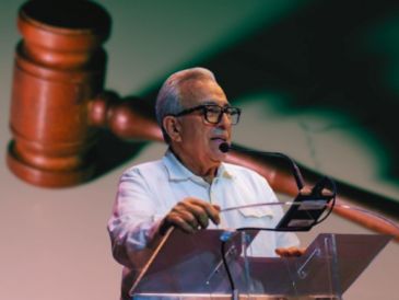 Rocha Moya  habría sido interrogado, según dijo en sus redes sociales, por una agente del Ministerio Público Federal. UNSPLASH / W. Tingey / X / @rochamoya_