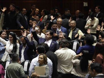 La reforma fue aprobada en lo general por 341 votos a favor y 124 en contra; las reservas al dictamen serán discutidas mañana, a partir de las 09:00 horas. SUN/C. Mejía