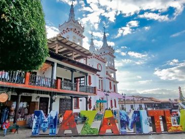 El aire frío desciende desde la Sierra del Tigre y se mezcla con olor a leña, pino y café recién servido. EL INFORMADOR