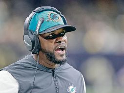 Brian Flores demandó a la NFL y a tres equipos en febrero de 2022 por presunto racismo. AP