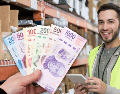 Millones de mexicanos observan con atención una propuesta que podría traducirse en algo muy concreto: recibir más dinero en su cuenta cada mes sin necesidad de un aumento salarial. CANVA