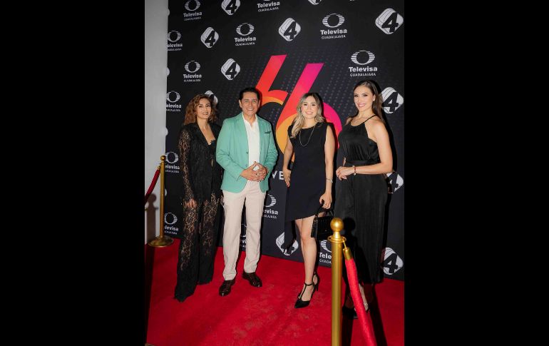Karina Michel, Adrián González, Romina Castenni y Valeria Plascencia. GENTE BIEN JALISCO / J. Soltero, A. Rodríguez