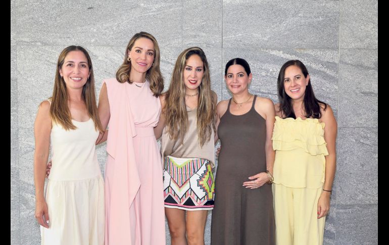 Angie de la Torre, Marce Flores, Maritere Gómez, Lilia Valenzuela y Mariana Soto.