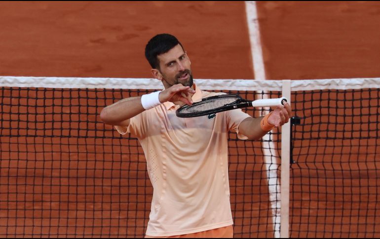 Nada está contado para el serbio, pues el italiano Jannik Sinner se mantiene en la competencia con una racha ganadora imparable. EFE / M. Badra