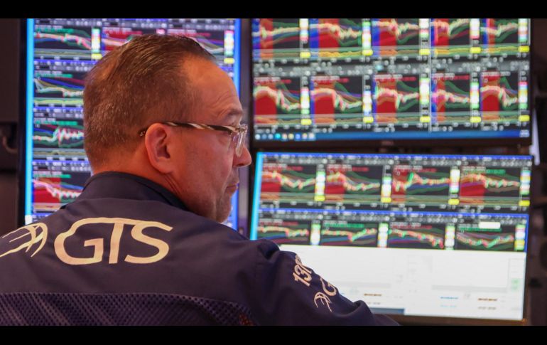 La caída del petróleo y las excelentes cifras en el sector tecnológico dominaron al mercado bursátil neoyorquino hoy. EFE/S. Yenesel