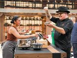Para el chef Adrián Herrera, la nueva dinámica revela cómo el cansancio y las relaciones humanas también terminan sazonando cada platillo. CORTESÍA