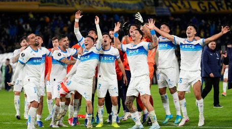 Jugadores de Universidad Católica festejan la victoria sobre Boca Juniors que les dio el primer lugar del grupo D de la Copa Libertadores. AP/G. Garello