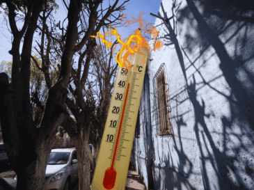Las llamadas islas de calor urbanas absorben la radiación solar durante el día y la liberan por la noche, impidiendo que el ambiente se refresque. ESPECIAL / CANVA