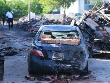 Un vehículo cerca del lugar de la explosión en Dallas, el 29 de mayo del 2026. AP/J. Cortez
