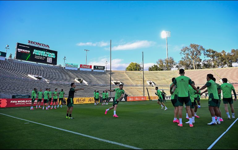 Entrenamiento de la Selección de México en el Rose Bowl Stadium previo al partido contra Australia, penúltimo de su preparación para el Mundial 2026. IMAGO7/E. Espinosa
