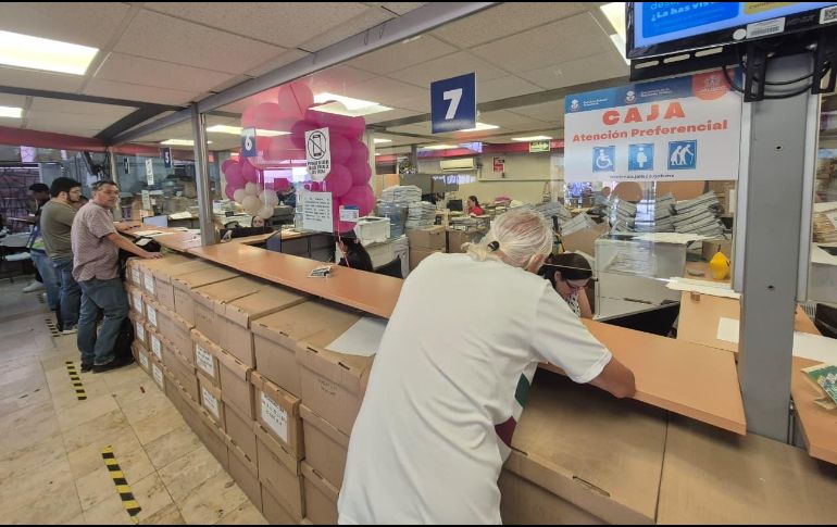 Los modelos válidos para circular en Jalisco son los denominados Collaje y Cabañas; las multas por conducir con láminas vencidas van desde los dos mil 260 a los seis mil 790 pesos. EL INFORMADOR/O. González