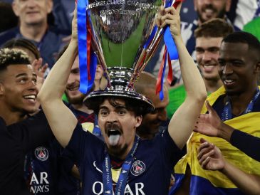 Vitinha fue víctima del esfuerzo y salió de cambio durante el primer tiempo extra de la  Champions League en Budapest. EFE/EPA/ANNA SZILAGYI