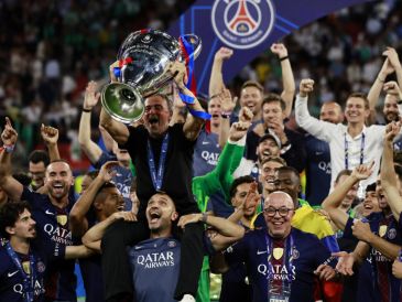 Luis Enrique llegó a París en el año 2023, renovó el plantel para controlar todas las situaciones del juego y ya suma dos "Orejonas" para la causa francesa. EFE / A. Szilagyi