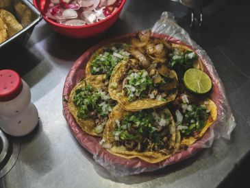 Si tienes ganas de comer en un popular mercado de Guadalajara en lugar de ir a un restaurante de lujo, esta opción te conviene. ESPECIAL/PEXELS