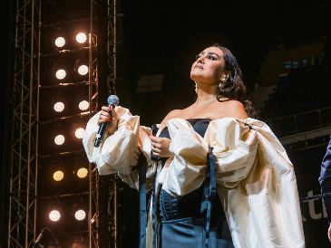 Miriam Solís. La cantante se caracteriza por su presencia artística elegante y su voz emotiva. CORTESÍA