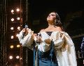 Miriam Solís. La cantante se caracteriza por su presencia artística elegante y su voz emotiva. CORTESÍA