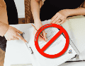 Para los jóvenes mayores de 18 años que no tienen ingresos, la autoridad ha aclarado que no habrá penalizaciones económicas inmediatas. CANVA