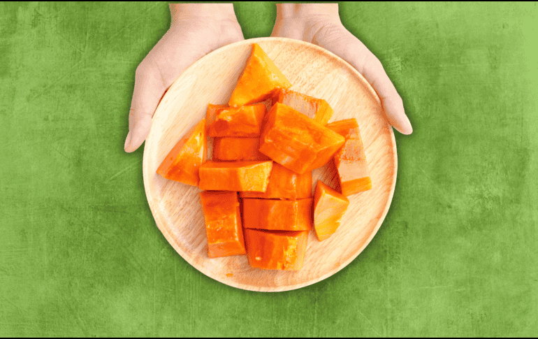 Una sola porción matutina de papaya cubre más del cien por ciento de los requerimientos diarios de vitamina C. ESPECIAL / CANVA
