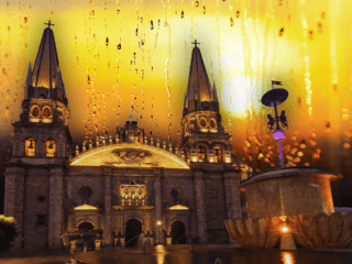 La llegada de las lluvias traerá una notable baja térmica que dará un respiro a Jalisco. ESPECIAL / CANVA