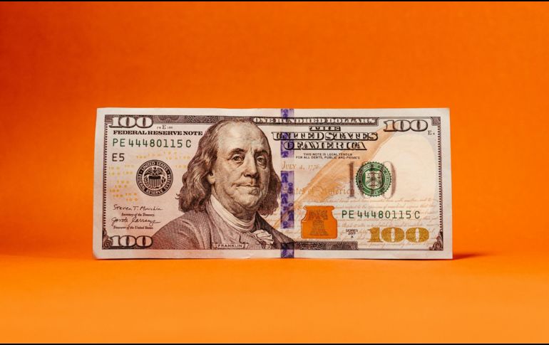 el cierre del dólar del lunes 1 de junio de 2026 fue de 17.3595 pesos por divisa estadounidense. UNSPLASH / J. BORBA