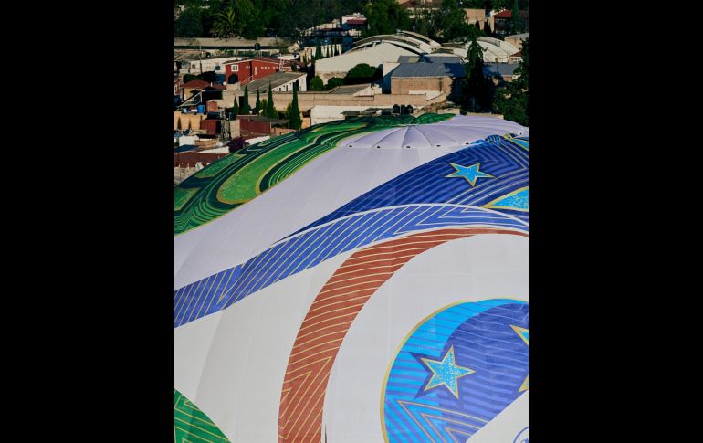 Un globo aerostático estilizado como el Trionda sobrevuela la Ciudad de México en la antesala al inicio del Mundial 2026. ESPECIAL / X: @MexicoCity26