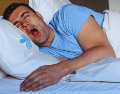 Para reducir este inconveniente, el primer paso es modificar la postura al dormir. ESPECIAL / CANVA