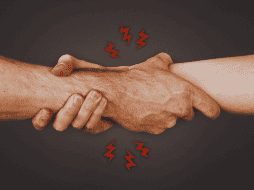 Cuando la relación se desarrolla en este estado de alerta, cualquier intento de autonomía es visto como una traición. ESPECIAL / CANVA