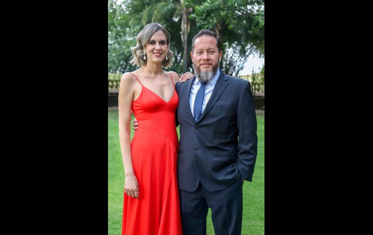 Adriana Hernández de Alba y Omar Monasterio. GENTE BIEN JALISCO / Revista del 5 de junio 2026
