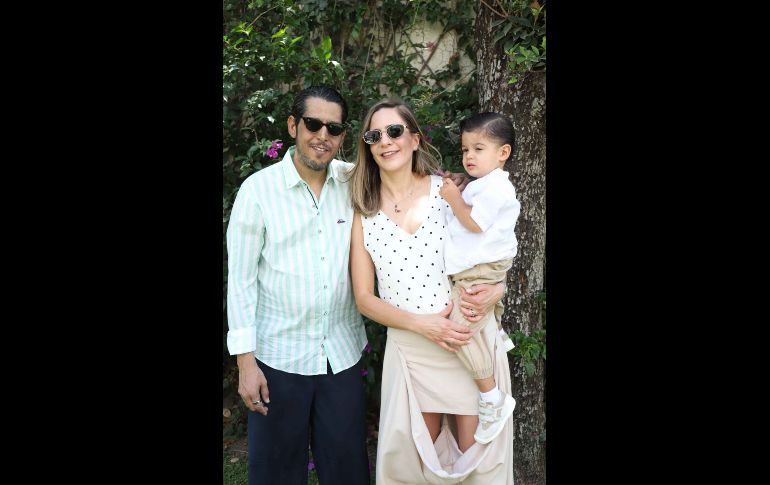 Aurelio López Martínez, Lorena Navarrete y Salvador López Navarrete. GENTE BIEN JALISCO / Primera Comunión de Patricio Soto López