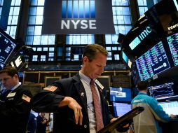 El estancamiento de las negociaciones en Medio Oriente y la nueva escalada de violencia ocasionaron que los precios del petróleo WTI subieran de nuevo. AFP/ARCHIVO
 US-STOCKS-CLOSING