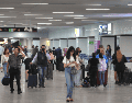 Los socios conductores de los vehículos de plataforma, podrán ingresar al patio tras presentar la aplicación activa en su celular. EL INFORMADOR / ARCHIVO