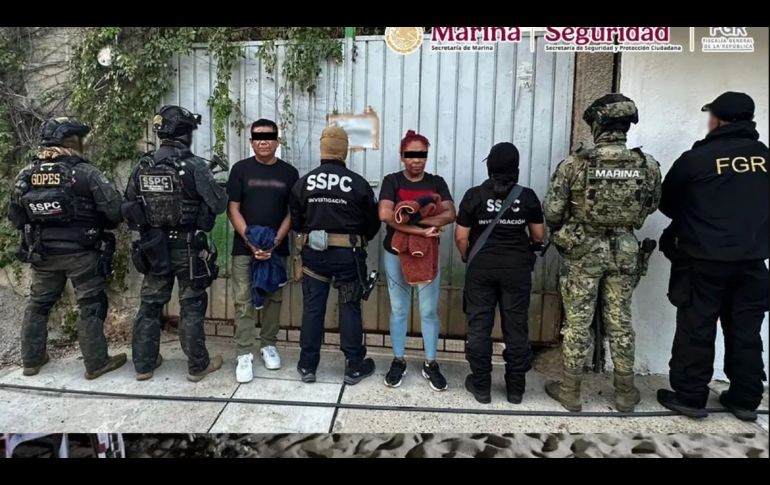 Tras implementar labores de vigilancia y obtener una autorización judicial, los agentes de la SSPC registraron domicilios en la costera Miguel Alemán. ESPECIAL/Semar