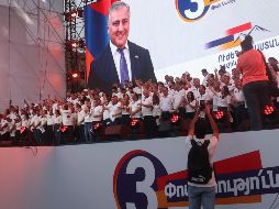 Armenia Fuerte, el principal partido opositor del país caucásico, cerró hoy la campaña electoral con un multitudinario mitin en el corazón de la capital, Ereván. EFE/B. Arslanián