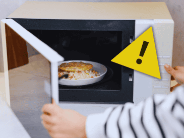 A diferencia de otros patógenos comunes en la cocina, esta toxina específica no se elimina fácilmente, ni siquiera cuando el plato recalentado alcanza nuevamente el punto de ebullición o genera vapor visible. ESPECIAL / CANVA