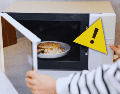 A diferencia de otros patógenos comunes en la cocina, esta toxina específica no se elimina fácilmente, ni siquiera cuando el plato recalentado alcanza nuevamente el punto de ebullición o genera vapor visible. ESPECIAL / CANVA