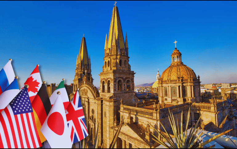 El recorrido turístico obligado comienza en el Centro Histórico de Guadalajara, un espacio fascinante donde el pasado colonial y el presente cosmopolita convergen de manera verdaderamente armoniosa y espectacular. ESPECIAL / CANVA