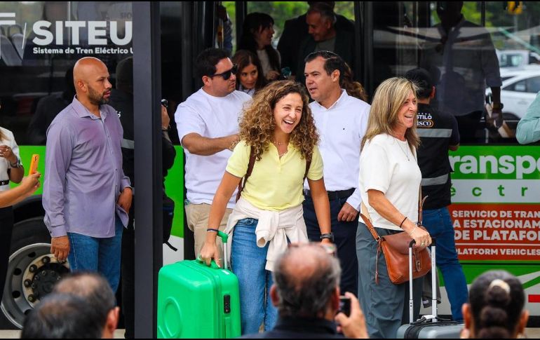 Las y los visitantes podrán abordar una de las hasta 8 unidades disponibles que moverán a las y los pasajeros desde el aeropuerto y hasta la terminal de vehículos de plataforma de manera completamente gratuita. EL INFORMADOR / A. Navarro