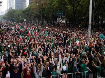 La Ola Más Grande del Mundo reunió a miles de asistentes y figuras públicas en una celebración rumbo al Mundial 2026. SUN / H. Salvador