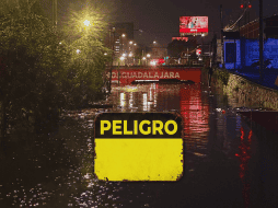 Las autoridades recomiendan a la población evitar transitar por zonas bajas y pasos a desnivel durante las tormentas. FACEBOOK / Protección Civil y Bomberos GDL