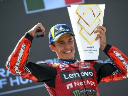 Marc Márquez logró su victoria número 100 en Grandes Premios tras imponerse a Pedro Acosta en un emocionante duelo en Hungría. EFE/ Z. Czegledi.