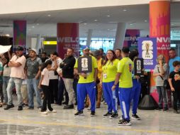 En el Aeropuerto de Guadalajara ya se respira el futbol con la llegada de los primeros aficionados. EL INFORMADOR / R. BOBADILLA