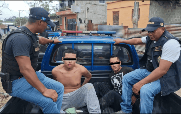 Los capturados fueron identificados como Alexis Emanuel Lemus Pineda y Oseas de Jesús Salvador Parada. X / @PNCdeGuatemala